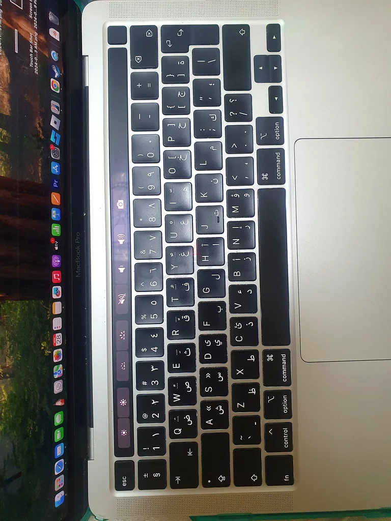 Silver MacBook 2020 i5 with a free case63254995077249112