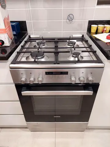 Siemens IQ 300 freestanding 66 L Gas cooker 60 by 60 c.m