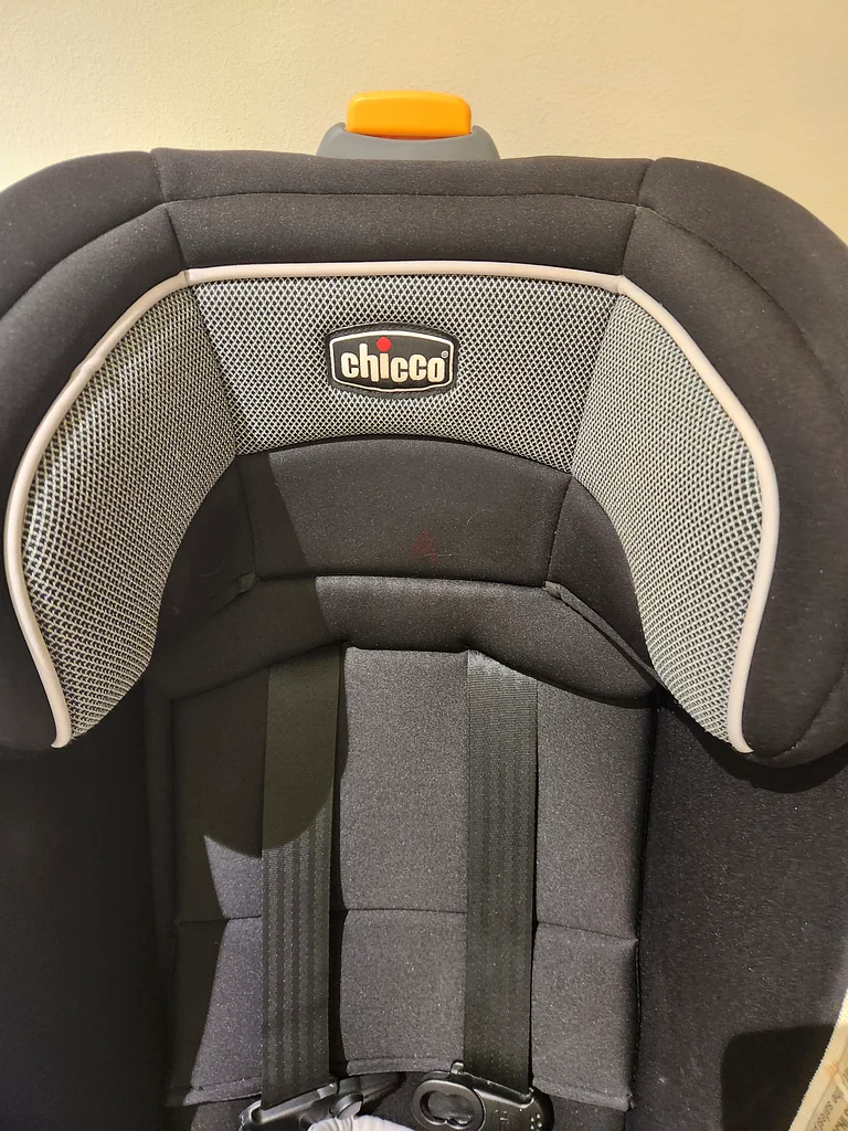 تم تخفيض السعر: مقعد سيارة للأطفال قابل للتحويل من Chicco NextFit Zip من 0-6 سنوات62866837571075111
