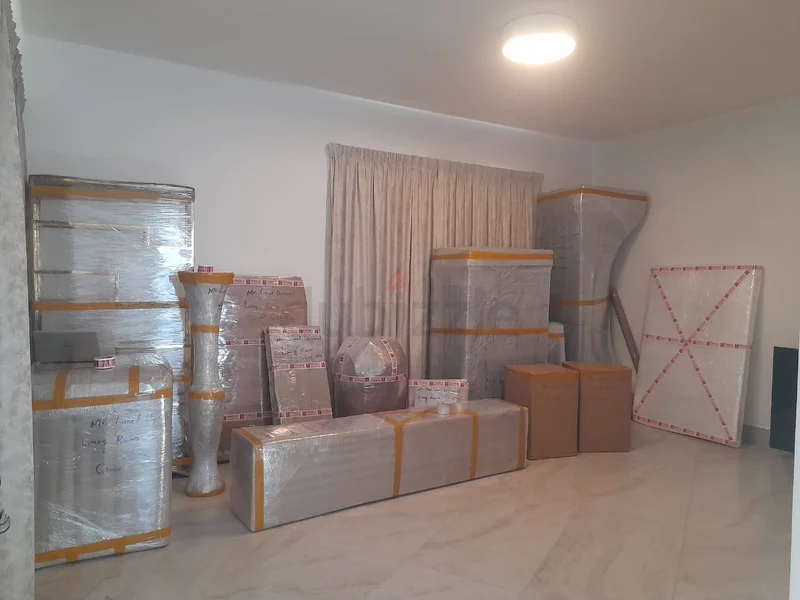 ناقلو الحركة فان و مغلفو الشحنات وخدمات التوصيل62930661553793113