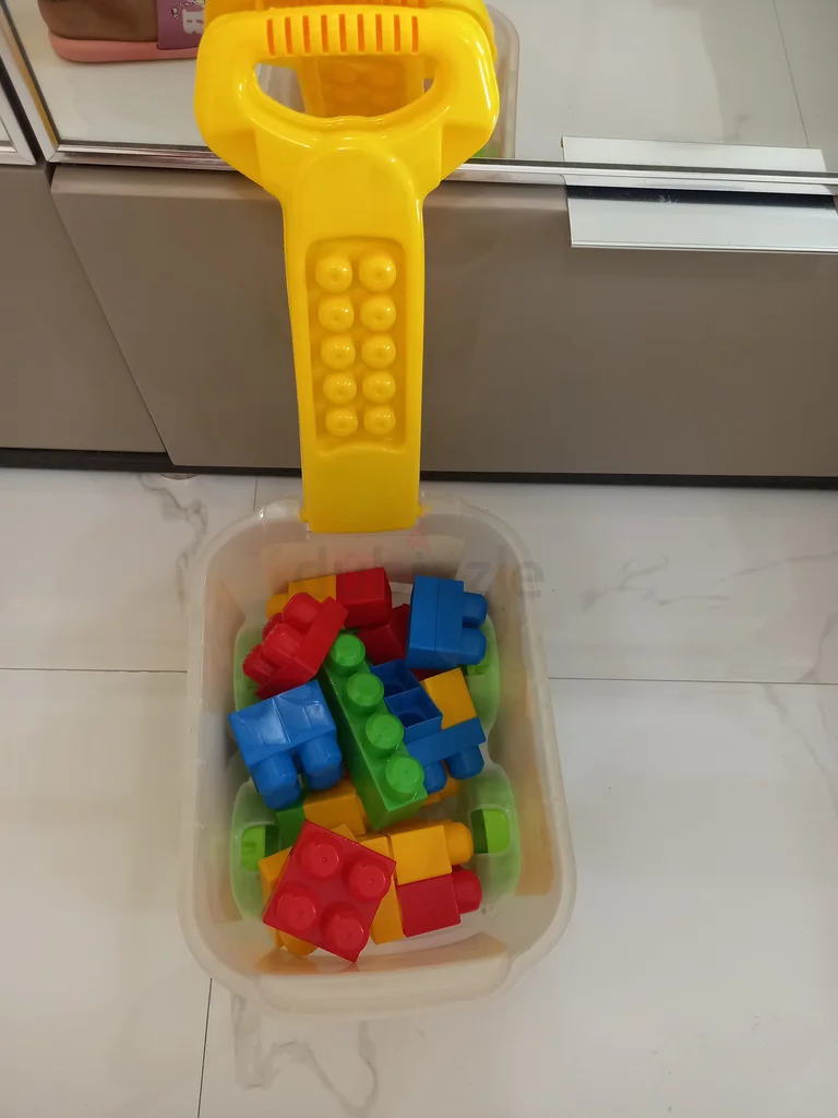 لعبة أطفال معروضة للبيع62864710535937113