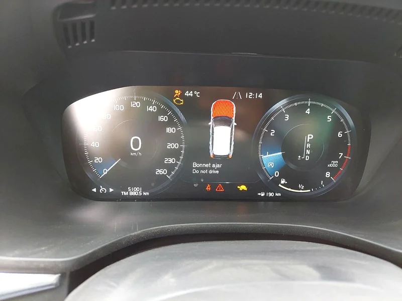 2021 فولفو XC60 مواصفات الخليج الفضي على البني 458862929646387330112
