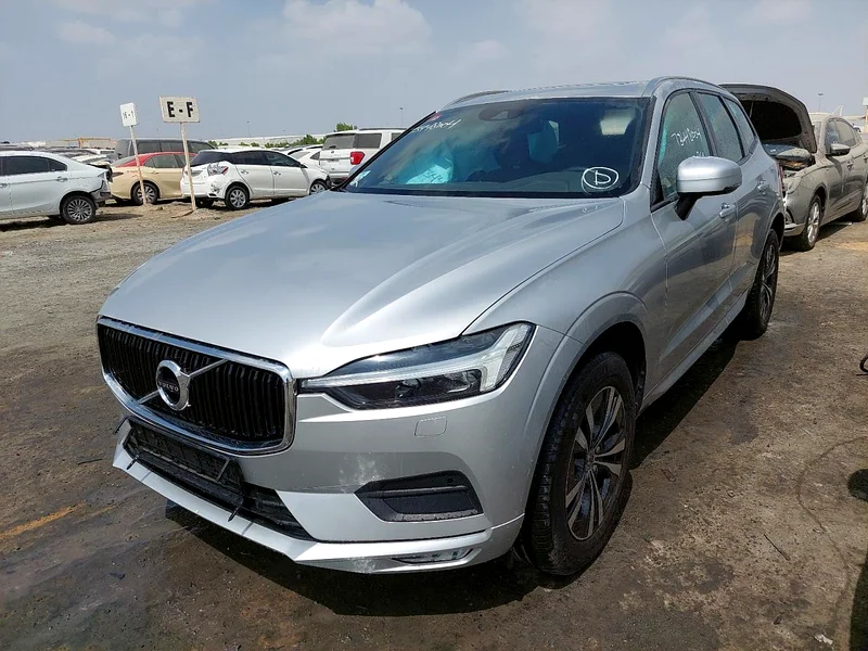 2021 فولفو XC60 مواصفات الخليج الفضي على البني 458862929646387330111