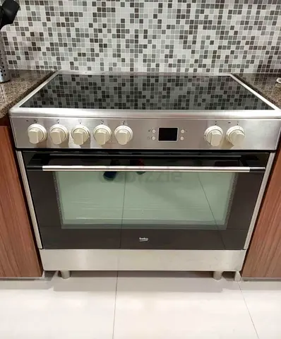 Beko 90X60cm 5 Zones Ceramic Cooker