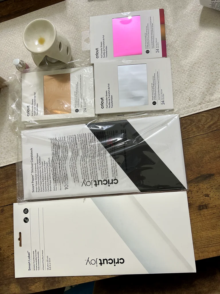 مجموعة مكونة من ورقتين ذكيتين من الفينيل والرقائق المعدنية لجهاز Cricut Joy63258139187841111