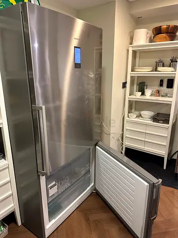 SIEMENS -FREE-STANDING FRIDGE-FREEZER WITH FREEZER AT BOTTOM - KG86NAI30M