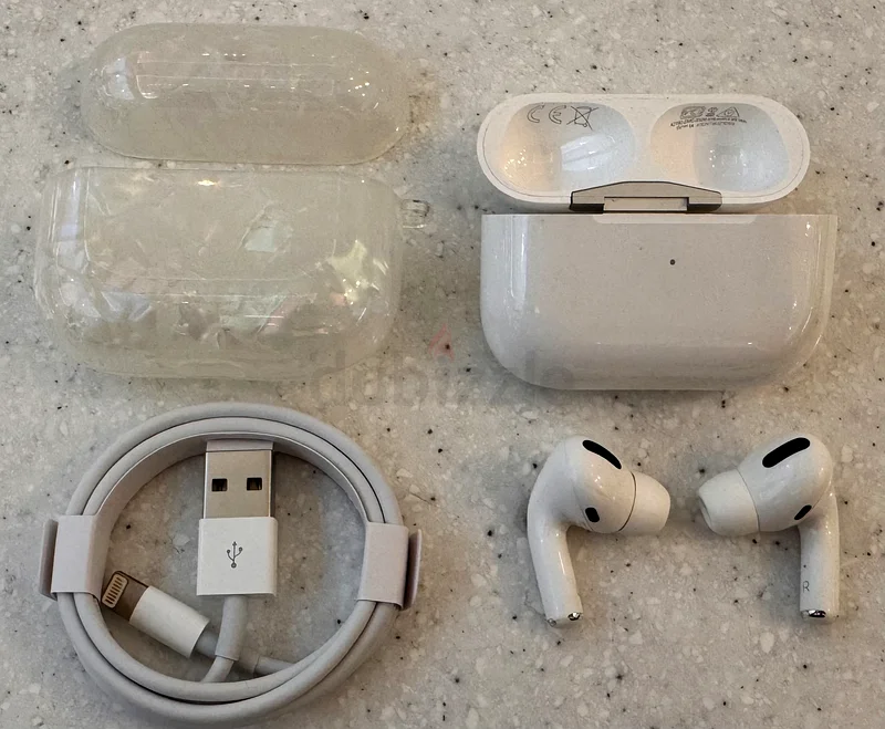 Apple AirPods Pro-1 مع العلبة وكابل الشحن63191111339139111