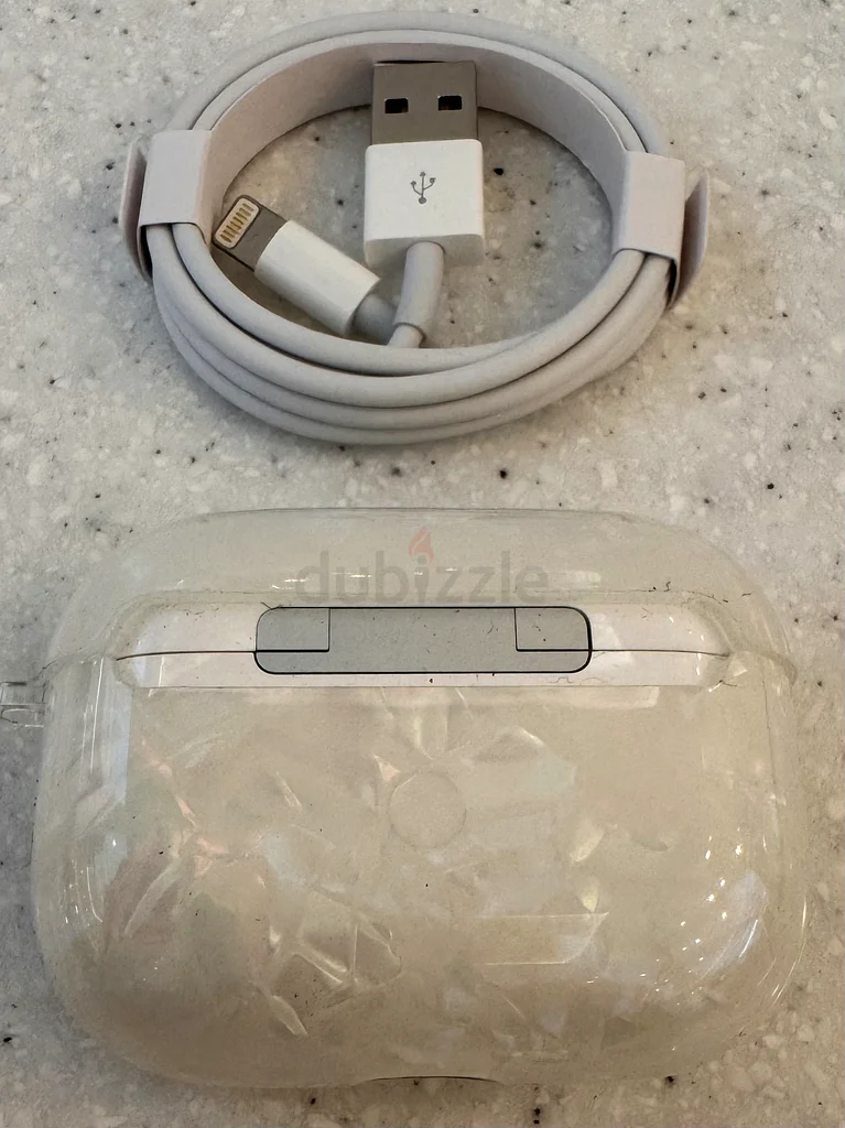 Apple AirPods Pro-1 مع العلبة وكابل الشحن63191111339139114