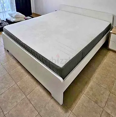 IKEA Askvol king size 180×200cm bed frame with IKEA mattress and bed base is available