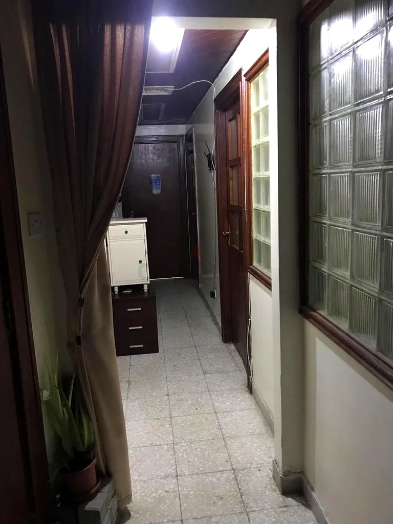 مساحة سرير للعازب وراء مستشفى لايف لاين63143497378307111