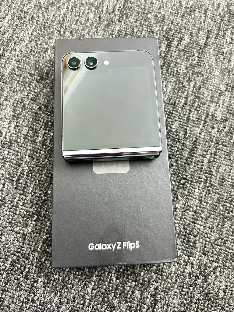 Samsung Galaxy Flip 563215380475265112