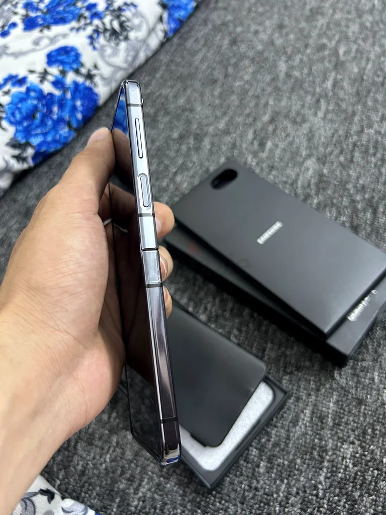 Samsung Galaxy Flip 563215380475265114