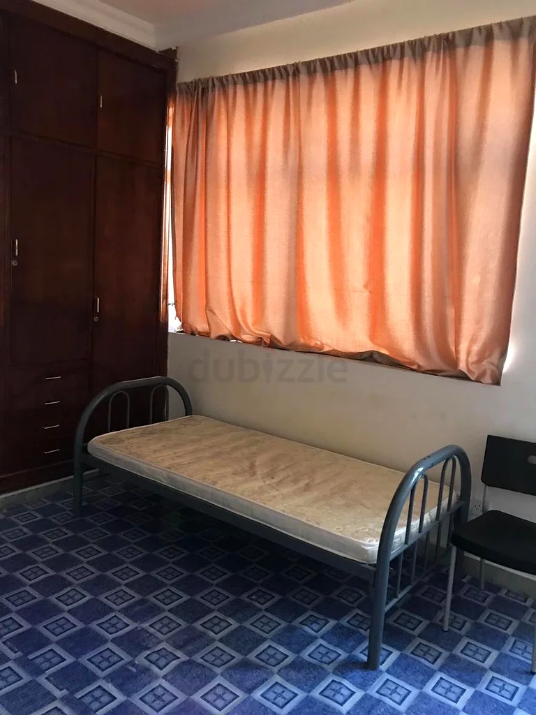 مساحة سرير للعازب وراء مستشفى لايف لاين631434973783071111