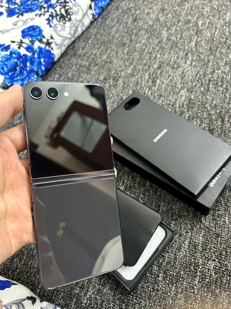 Samsung Galaxy Flip 563215380475265111
