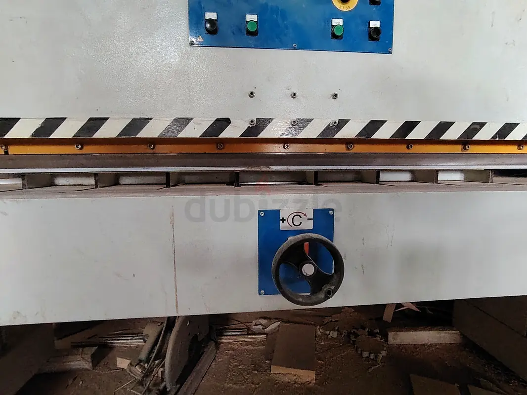 Veneer cutting machine63257633371522115