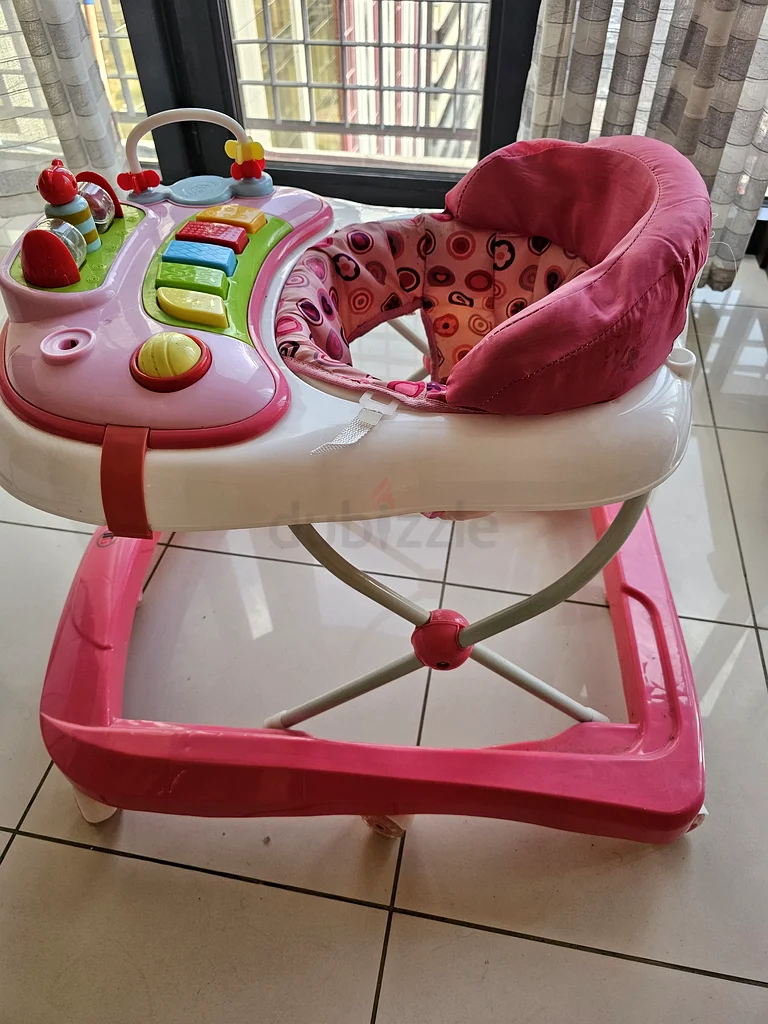 Baby walker with music and rattle63205363510017111