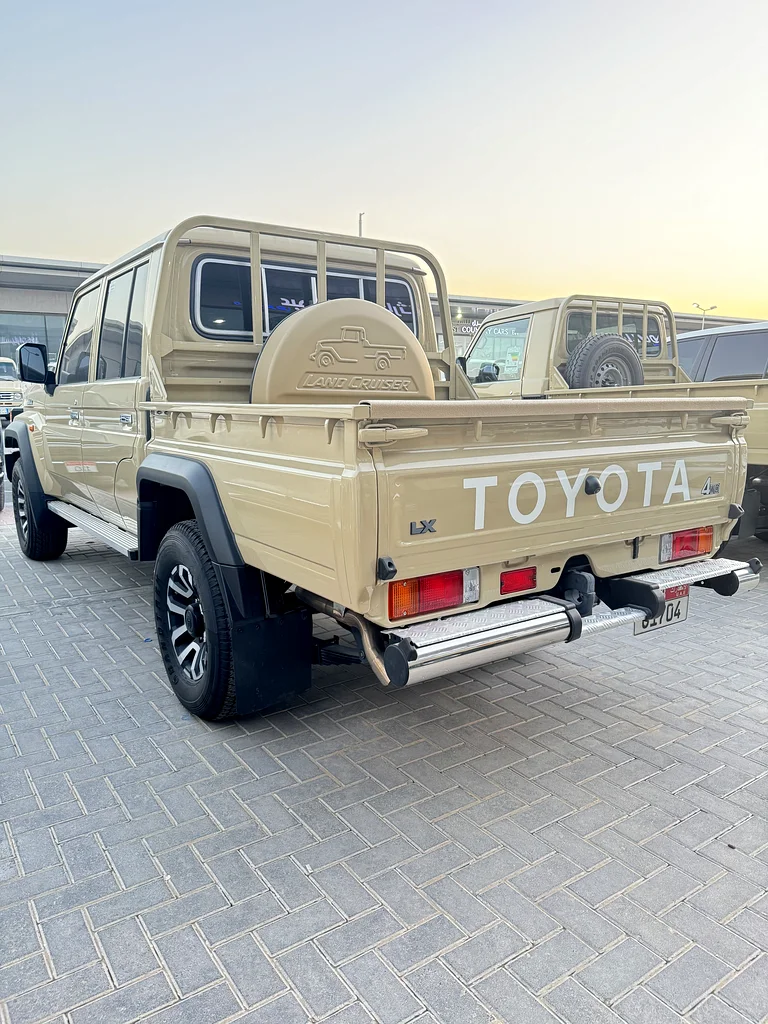 Land Cruiser pick up double cab  
Land Cruiser pick up63138716098563112