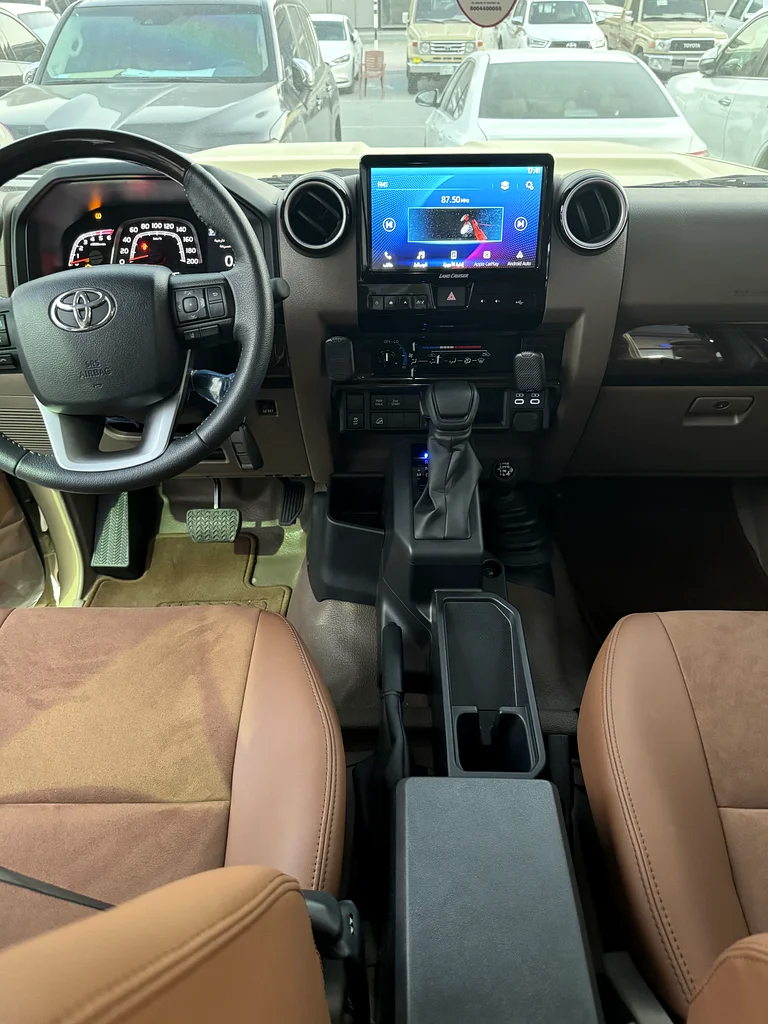 Land Cruiser pick up double cab  
Land Cruiser pick up63138716098563114