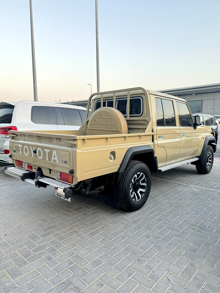 Land Cruiser pick up double cab  
Land Cruiser pick up63138716098563111