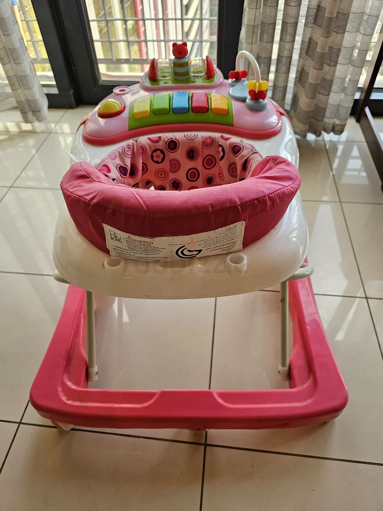 Baby walker with music and rattle63205363510017112