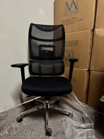 Modern ergonomic office chair