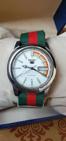 Vintage Seiko5 Automatic 7S26 caliber 21-jewels White Racer 39mm Dial Japan made Mens Watch (USED)