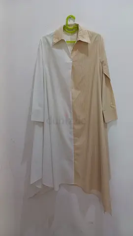 Long dress, two colors, with sleeves and a very beautiful cut, size large