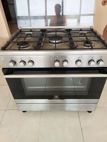 Electrolux 90 x 60 c.m freestanding full Gas 5 Range