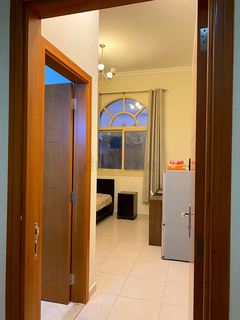 غرفة نوم رئيسية كبيرة وواسعة في ميردف. متاحة فورًا63219810327170112
