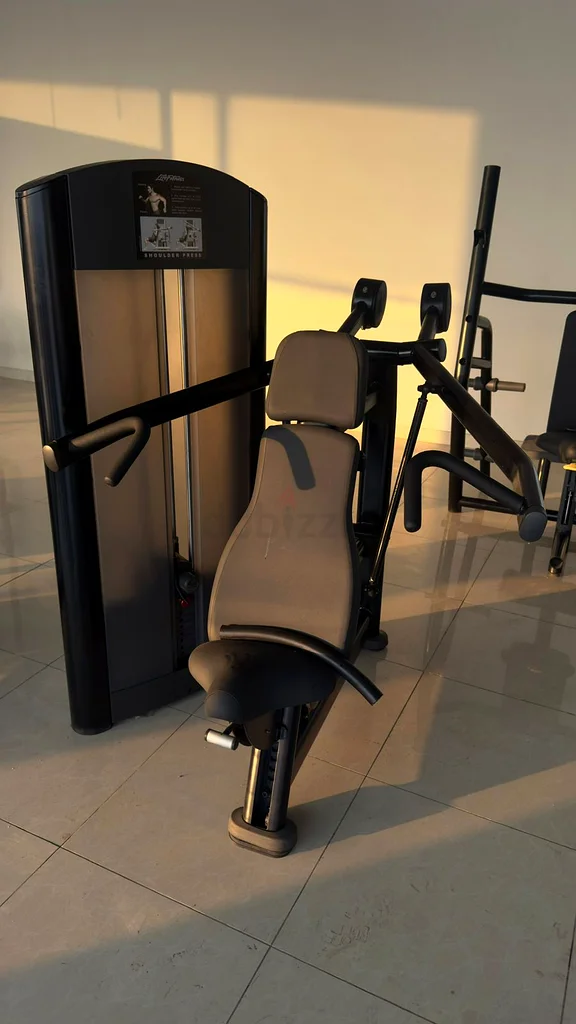 Life Fitness Shoulder Press – Signature Series | Used | Refurbished | Starting at AED 4,50063252438679683111