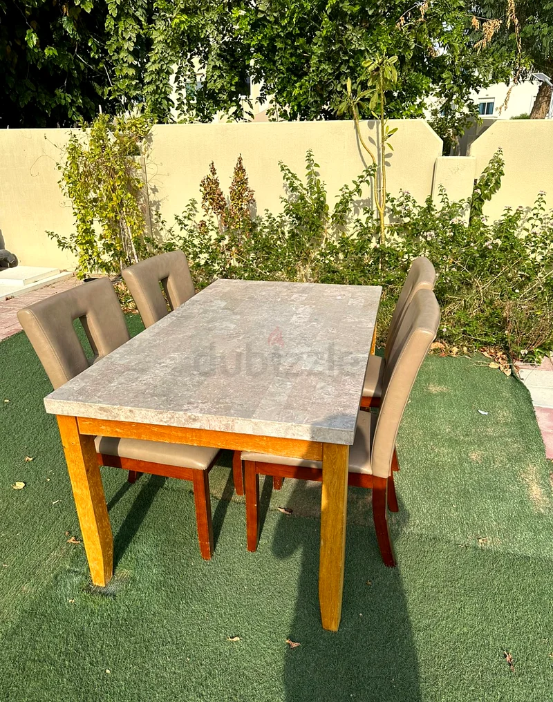 Dining table632173314447381128
