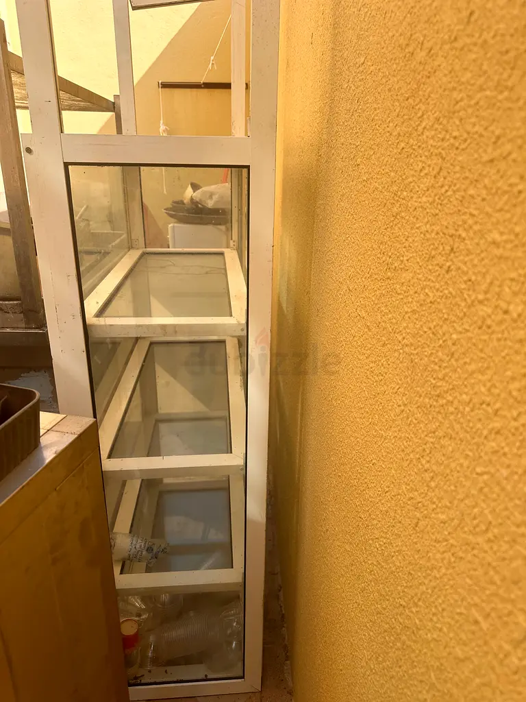 Glass aluminum showcase