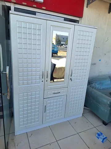 3 door wardrobe