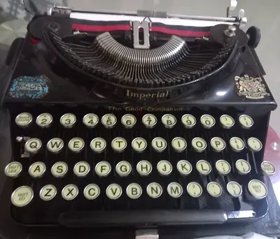 Imperial good companion manual typewriter