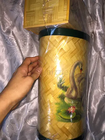 Tissue holder and garbage