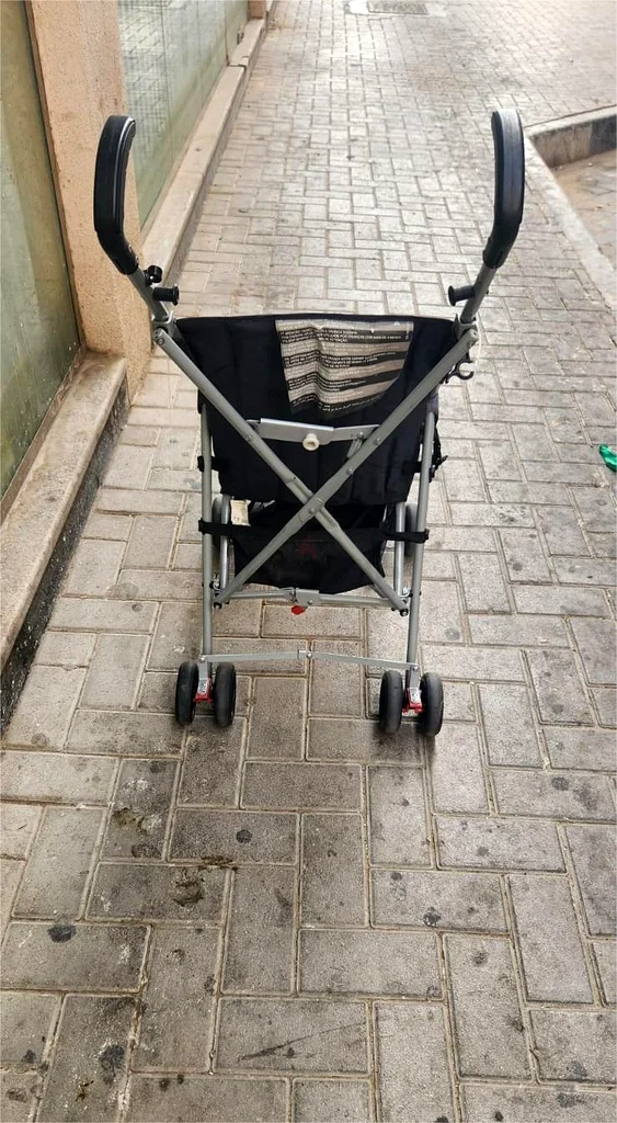 عربية  
عربة أطفال مستعملة للبيع63230708976001111