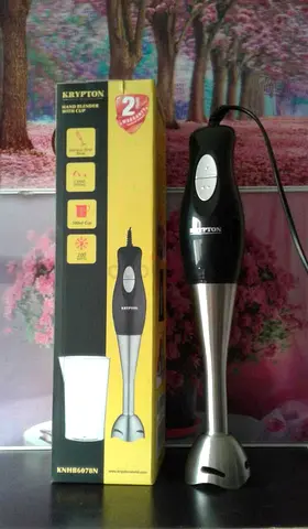 Blinder hand mixer with cup