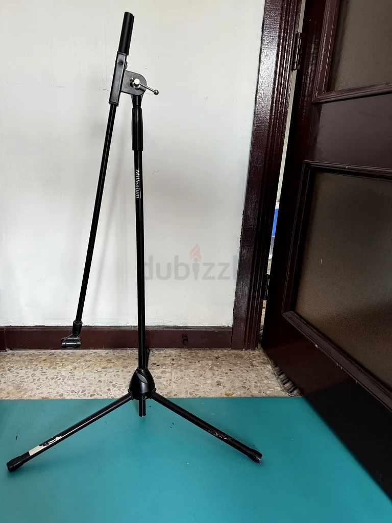 ستاند بيانو ومايكروفون ثومسون63206383834115113