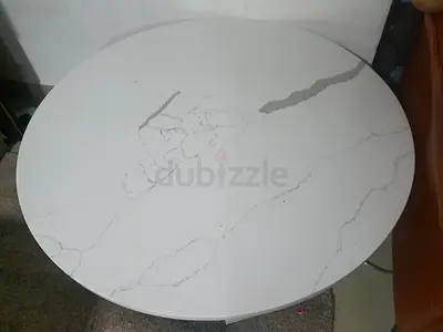 Round centre table