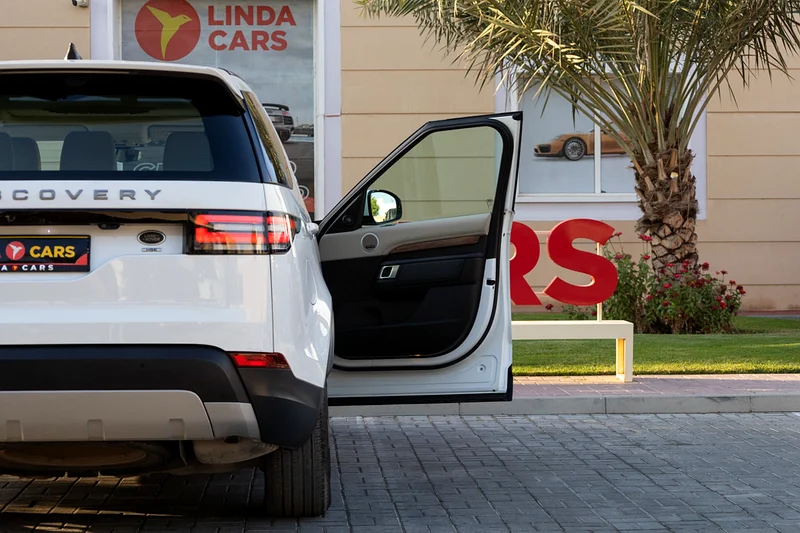 AED 1,425 monthly | Warranty | Flexible D.P. | Land Rover Discovery HSE 2018 (7 SEATER) GCC63159712212097114