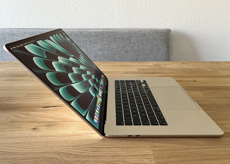 Apple Macbook M2 AIR A2941 256 SSD 8GB RAM 15 inch Year 2023