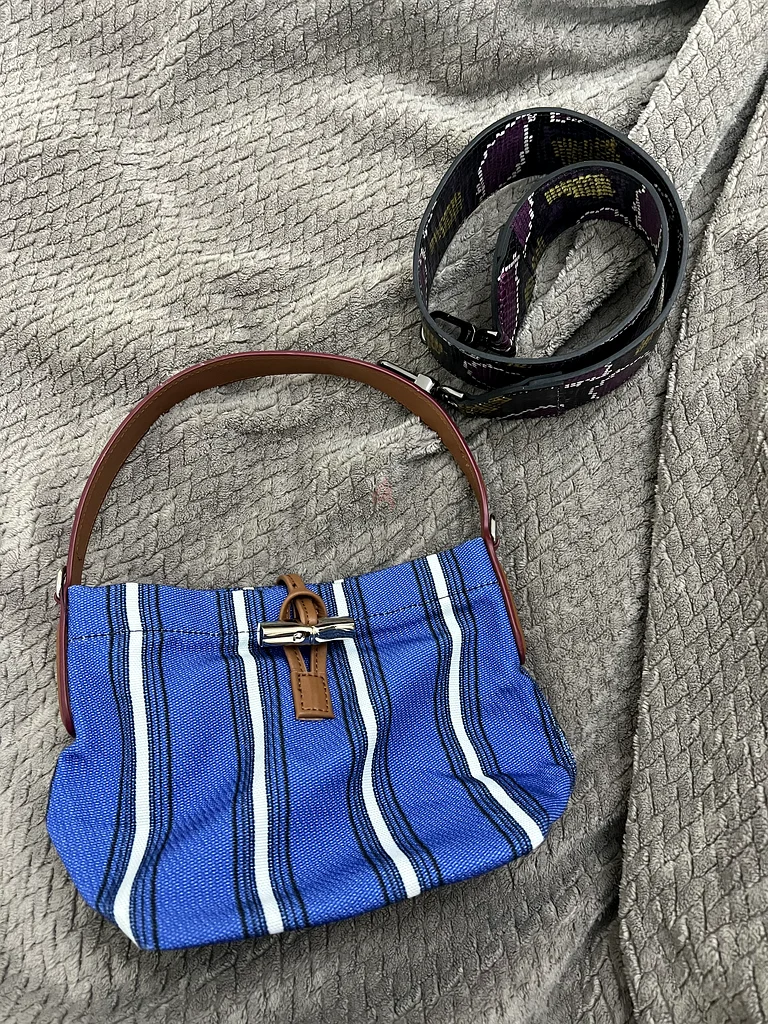 Longchamp bucket bag and free longchamp strap limited edition63265604031747111