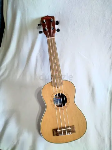 ALOHA 215S UKULELE IN EXCELLENT CONDITION