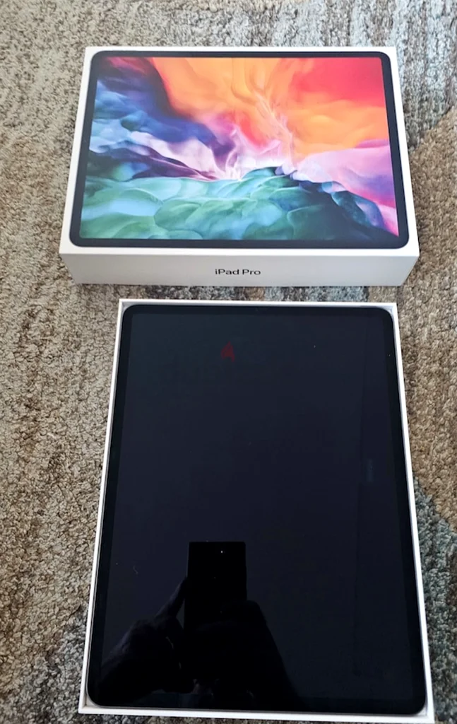 آيباد برو (الجيل الرابع)، واي فاي، 12.9 بوصة، رمادي فضائي63214897330691111