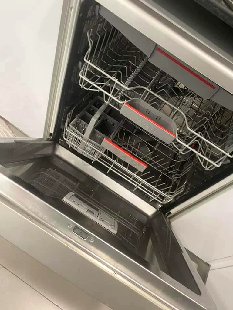 غسالة أطباق Bosch سلسلة 4 ذاتية الدعم - تتسع لـ 14 فرد62932695156738111