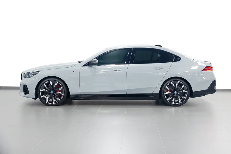 BMW i5 M60 xDrive (REF NO# 142273)63229277690371111