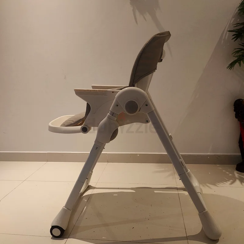 Giggles High Chair with Food Tray63205364769922112