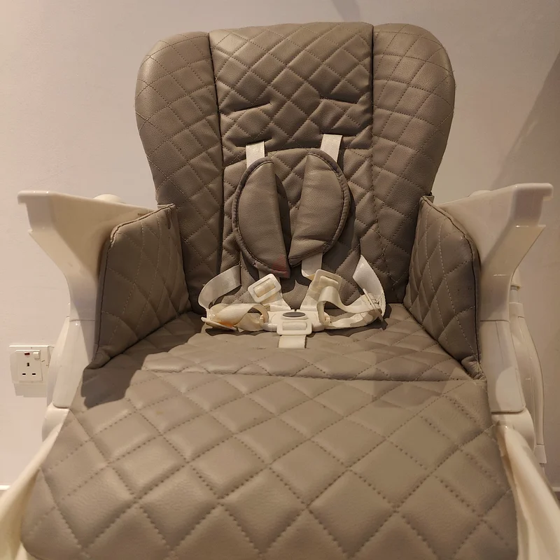 Giggles High Chair with Food Tray63205364769922113