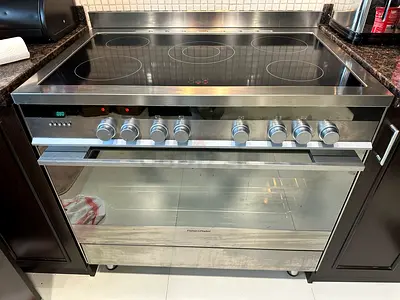 Fisher Paykel 90x60cm 5 Zone Electric Cooker