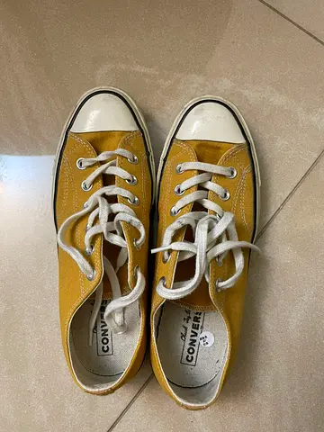 converse shoes (yellow)